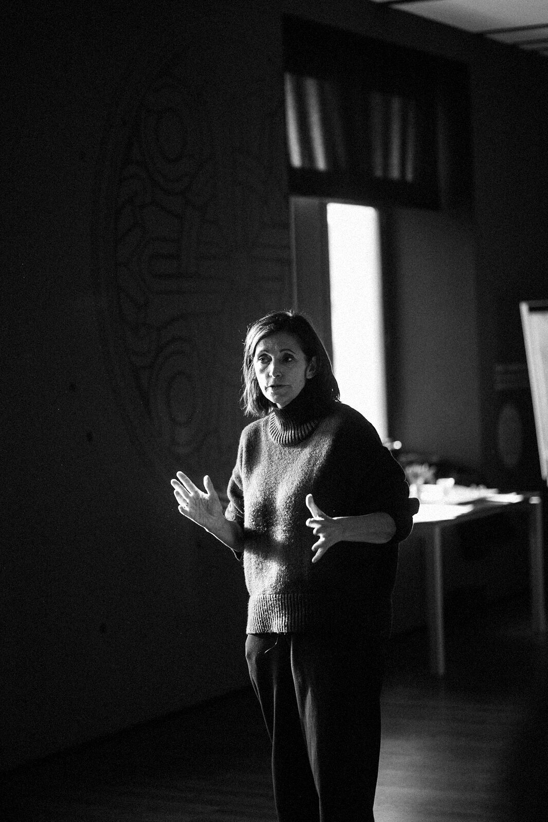Amanda Brennan coaching actors in a workshop